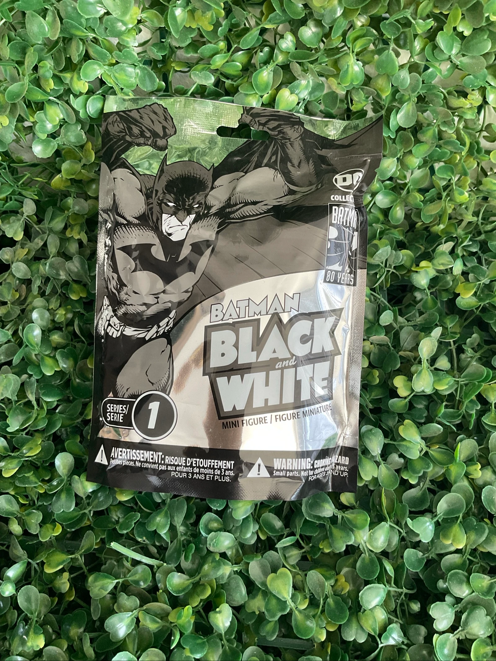 Figura sorpresa Batman Balck & White